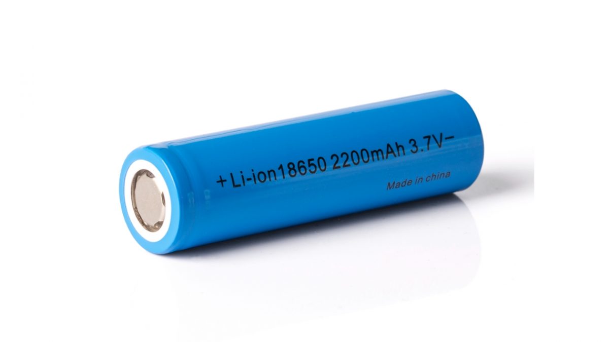 2PCS Rechargeable Battery 18650 Flat Top 2200 mAh 3.7V Batteries (the color  of the outer of batteries would be random) 