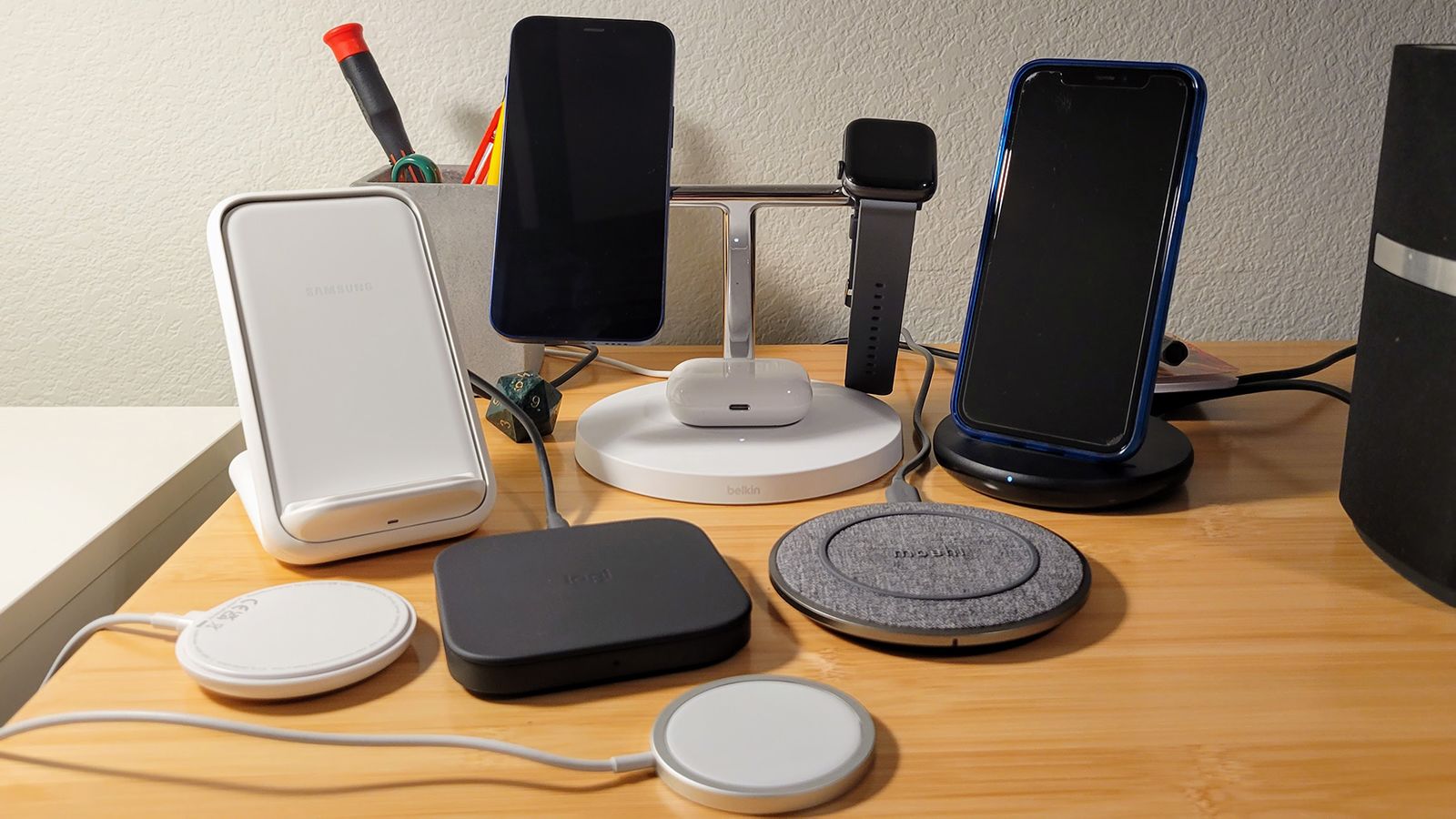 5-fantastic-qi-wireless-charging-stations-for-your-new-iphone-8-8-plus-or-iphone-x