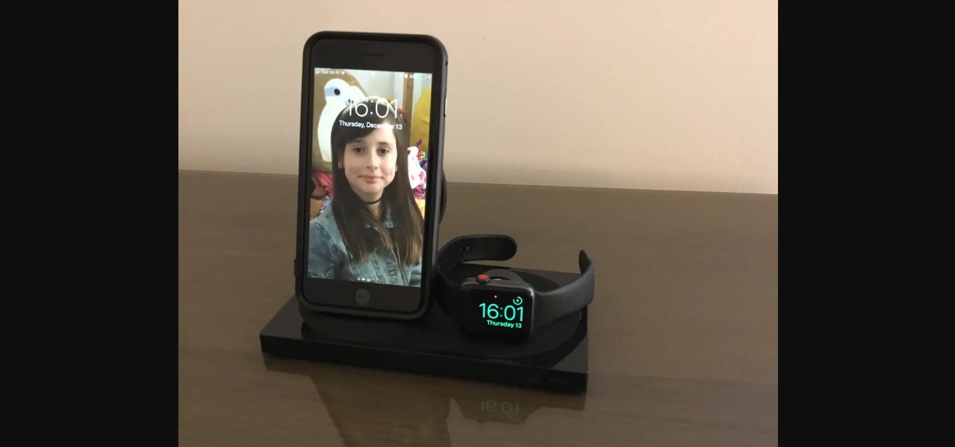 8 Best Wireless Charging Docks For iPhone And Apple Watch For 2024