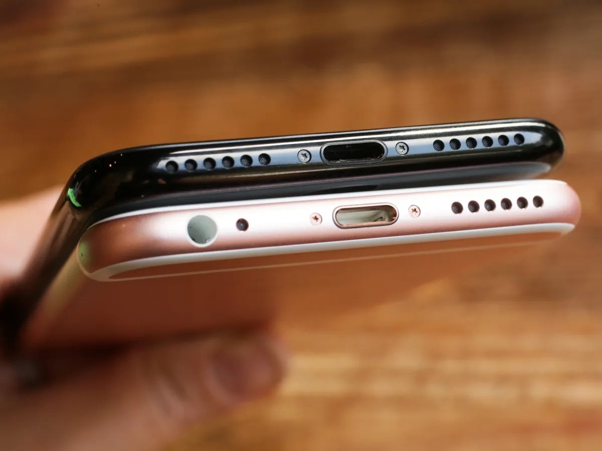apple-discontinues-iphone-x-and-older-iphones-with-headphone-jack