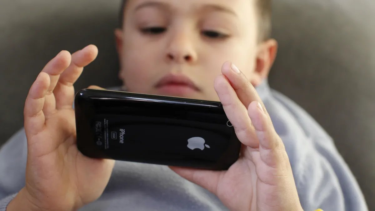 apple-plans-to-add-features-to-tackle-iphone-addiction-among-kids