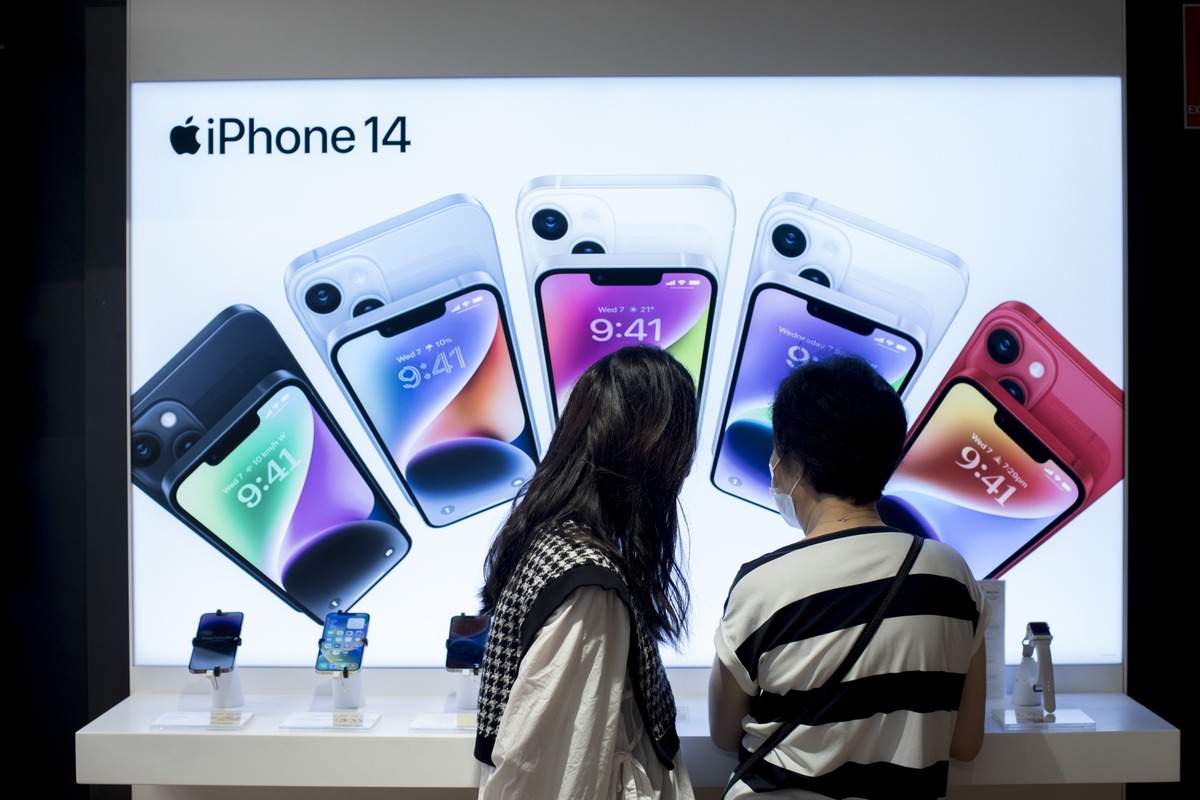 apple-sold-record-iphones-in-india-in-the-last-quarter-plans-to-expand-local-production