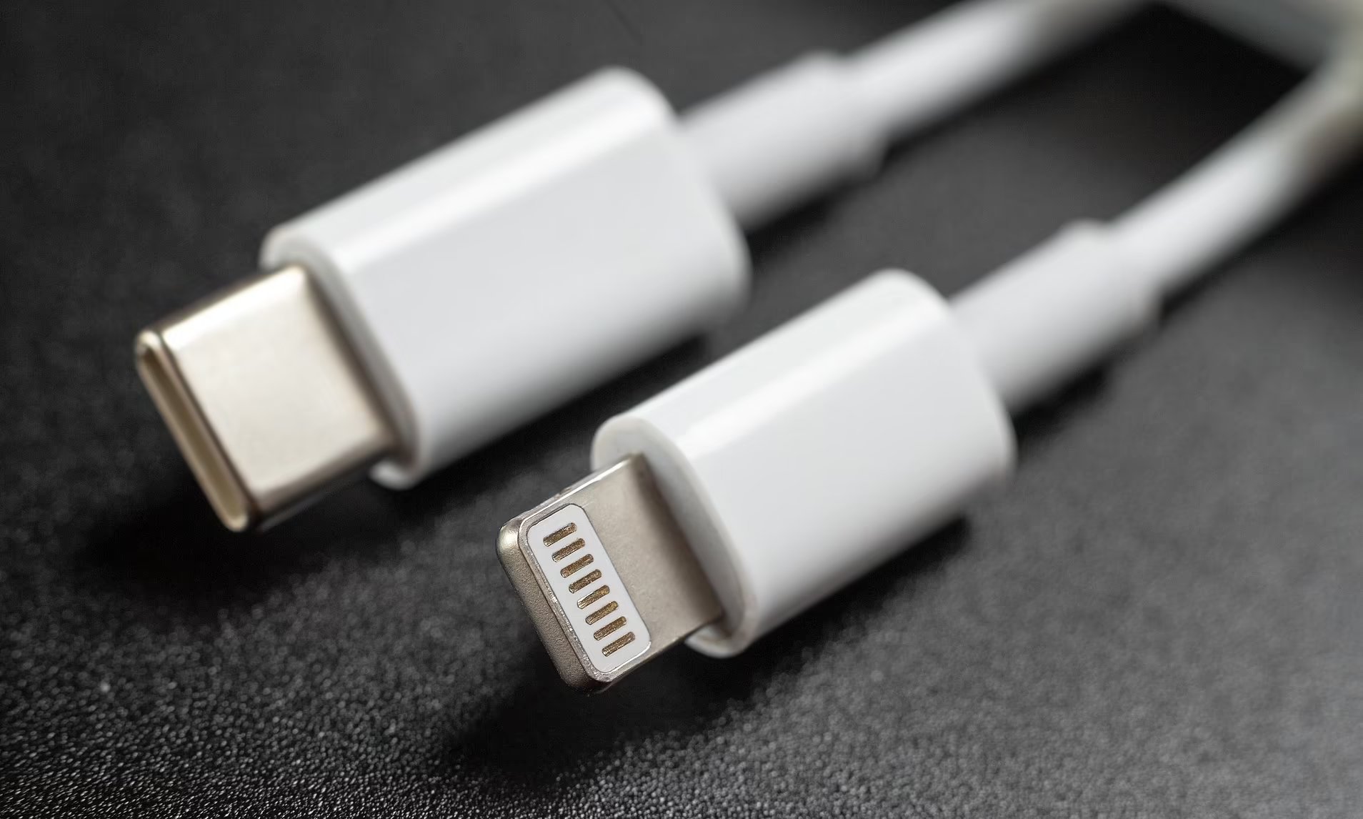apple-to-ditch-lightning-port-in-favor-of-usb-c-on-2023-iphones-kuo