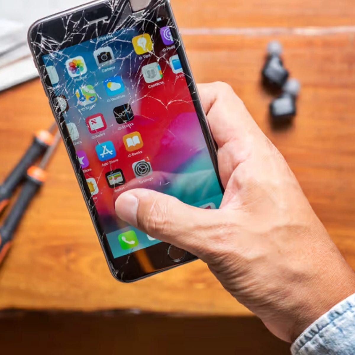 How To Fix A Cracked iPhone Or iPad Screen