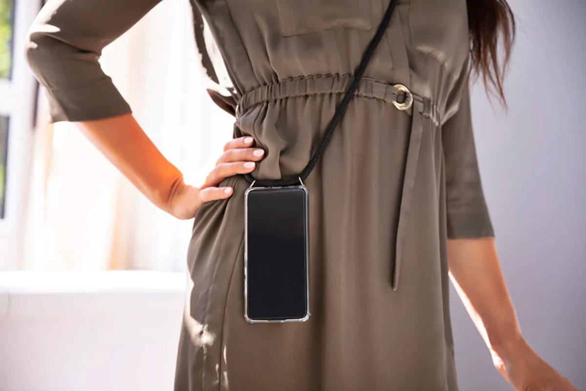how-to-carry-cell-phone-without-pockets