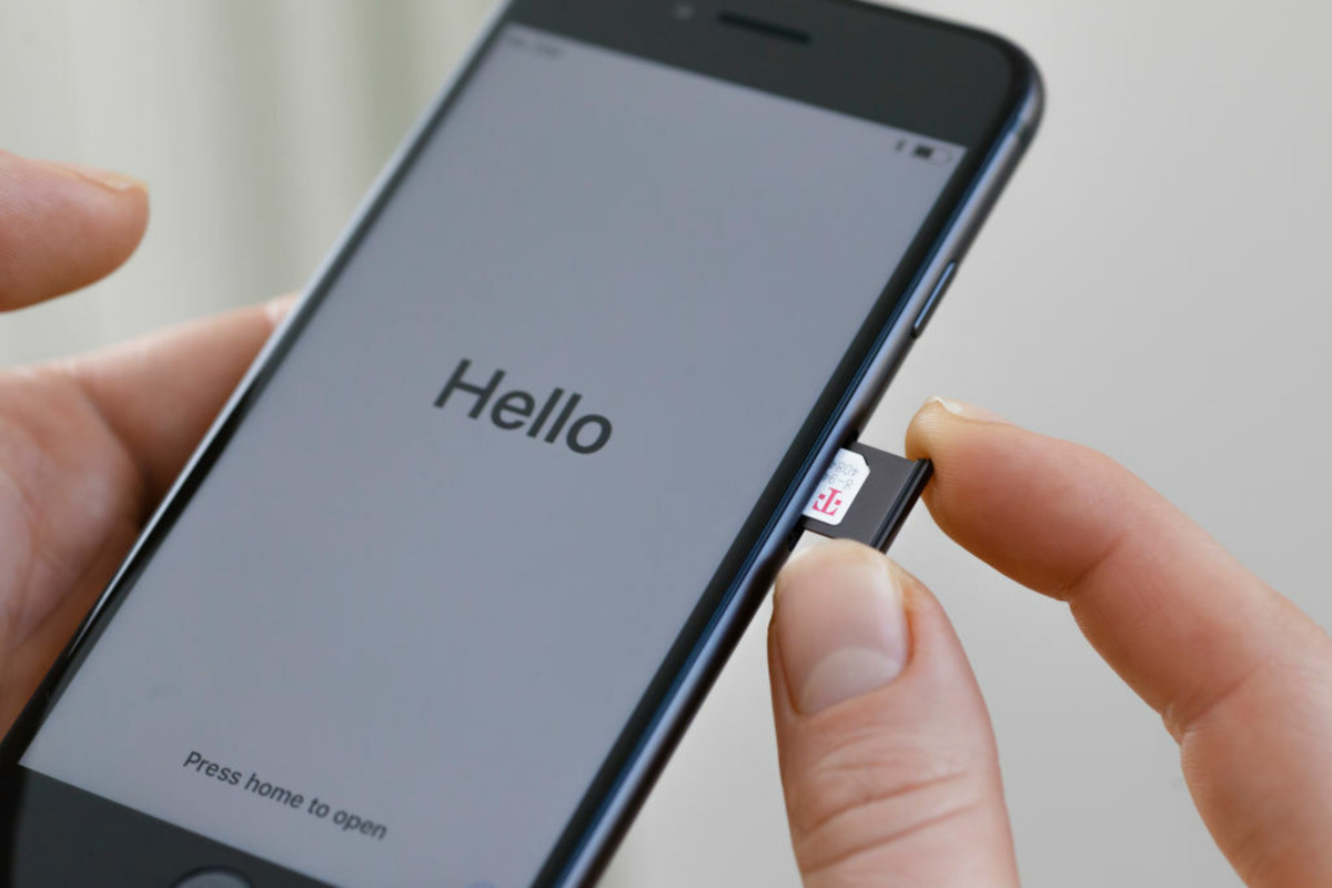 how-to-change-the-sim-card-in-an-iphone