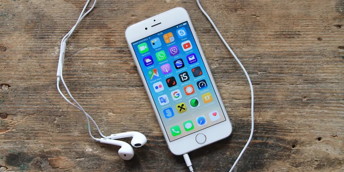 how-to-charge-your-iphone-7-and-listen-to-music