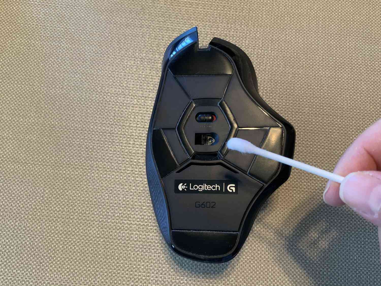 how-to-clean-a-wireless-mouse