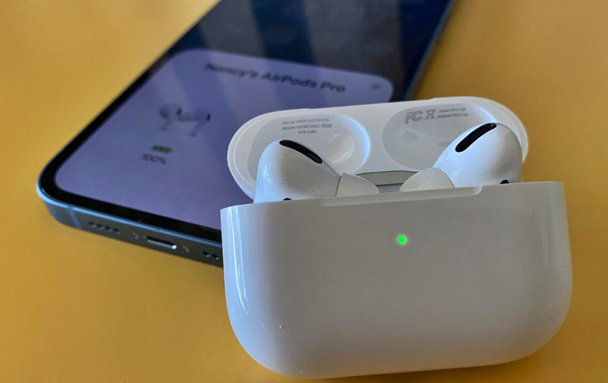 how-to-connect-airpods-to-one-phone