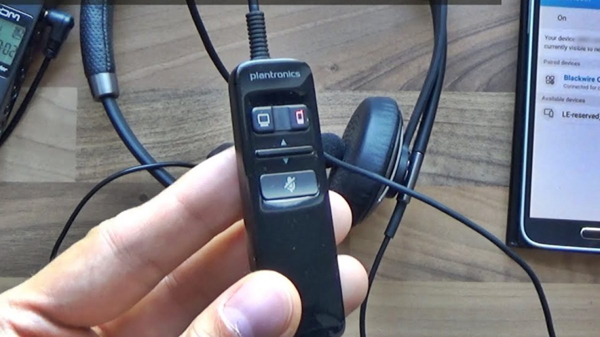 Connecting a outlet plantronics bluetooth headset