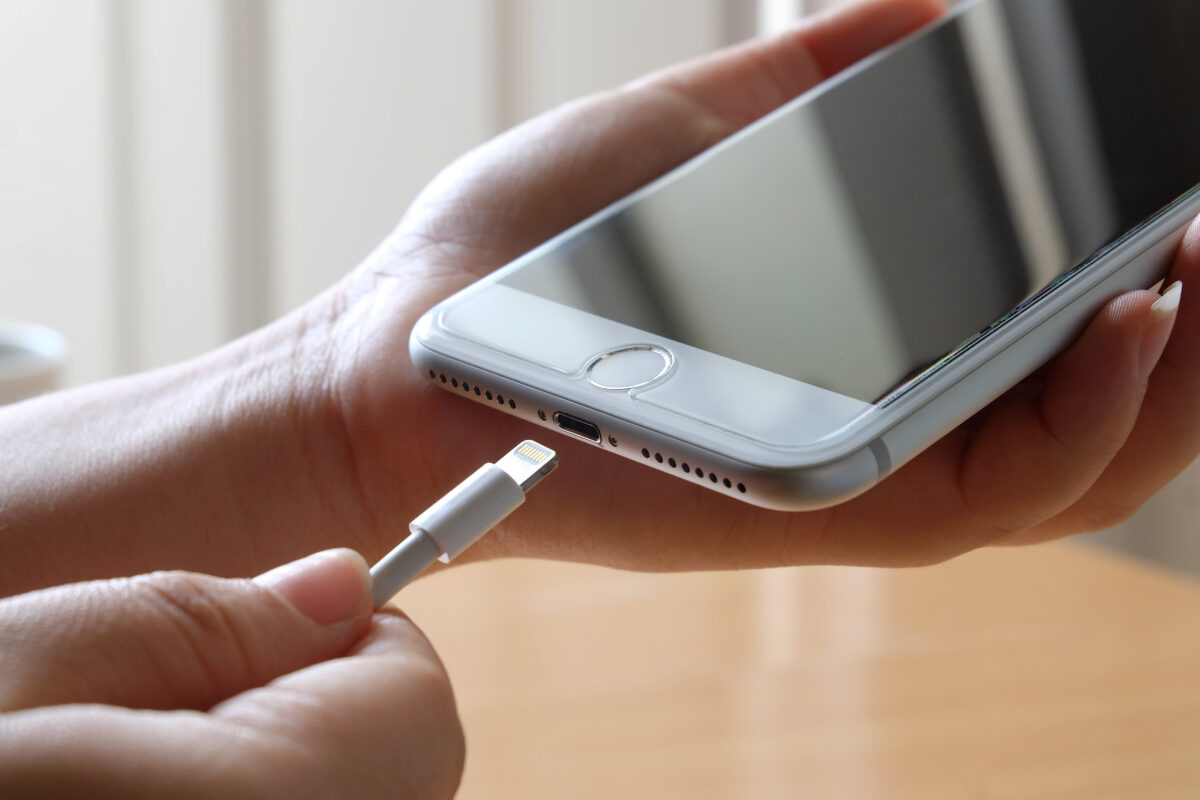 how-to-fix-charging-port-on-iphone