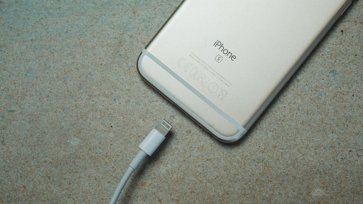 how-to-get-liquid-out-of-phone-charger