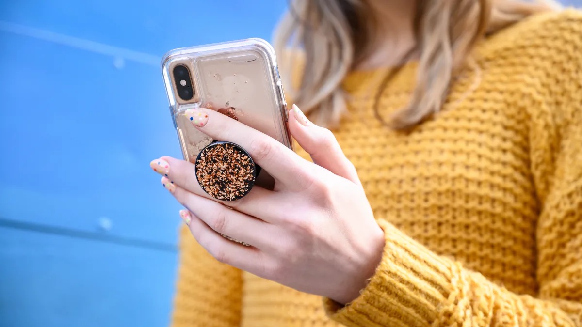 how-to-get-popsocket-residue-off-phone-case