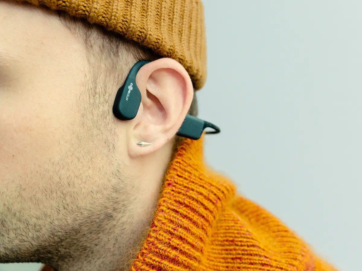 how-to-get-wireless-earbuds-to-stay-in-your-ear