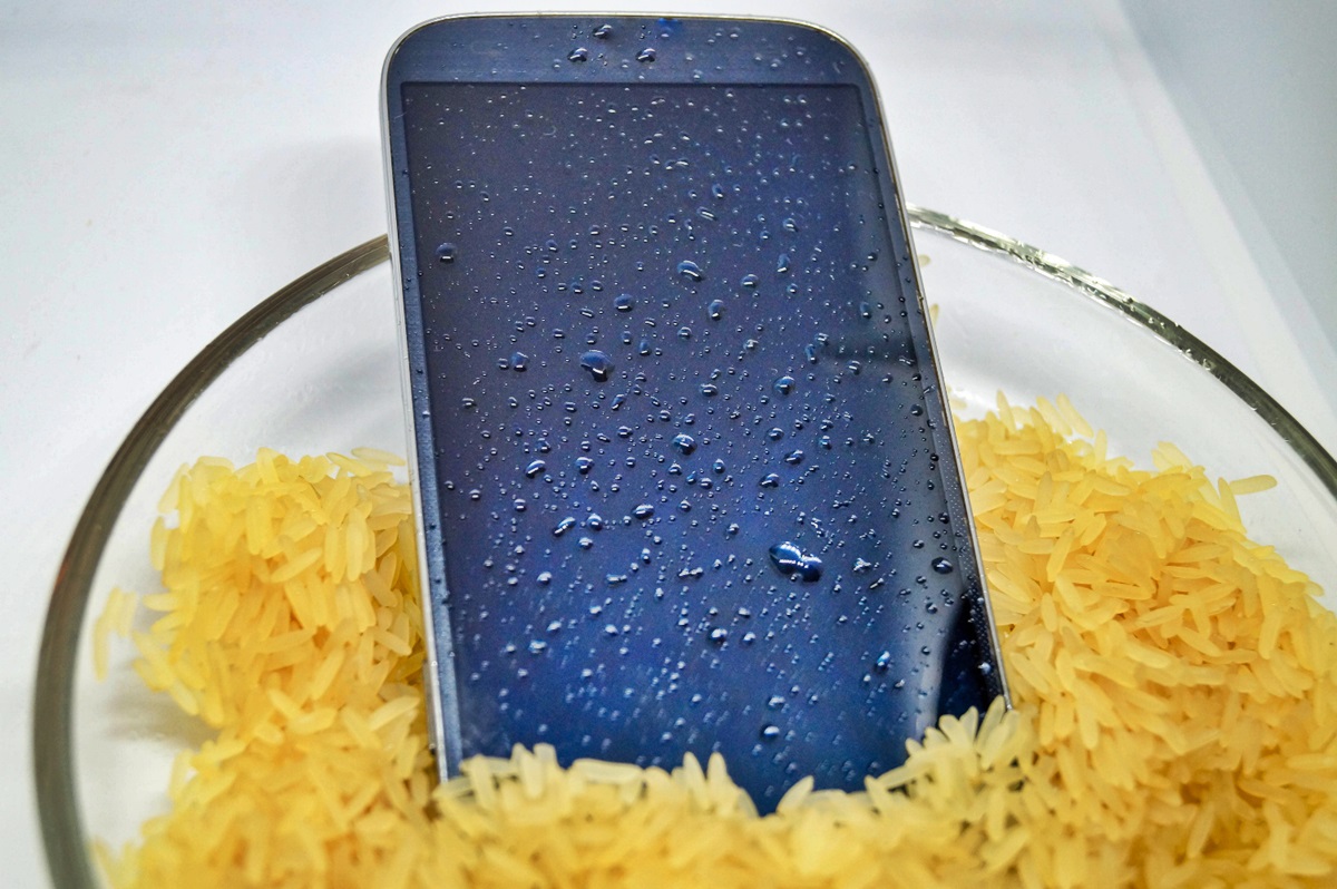 how-to-know-if-phone-has-water-damage