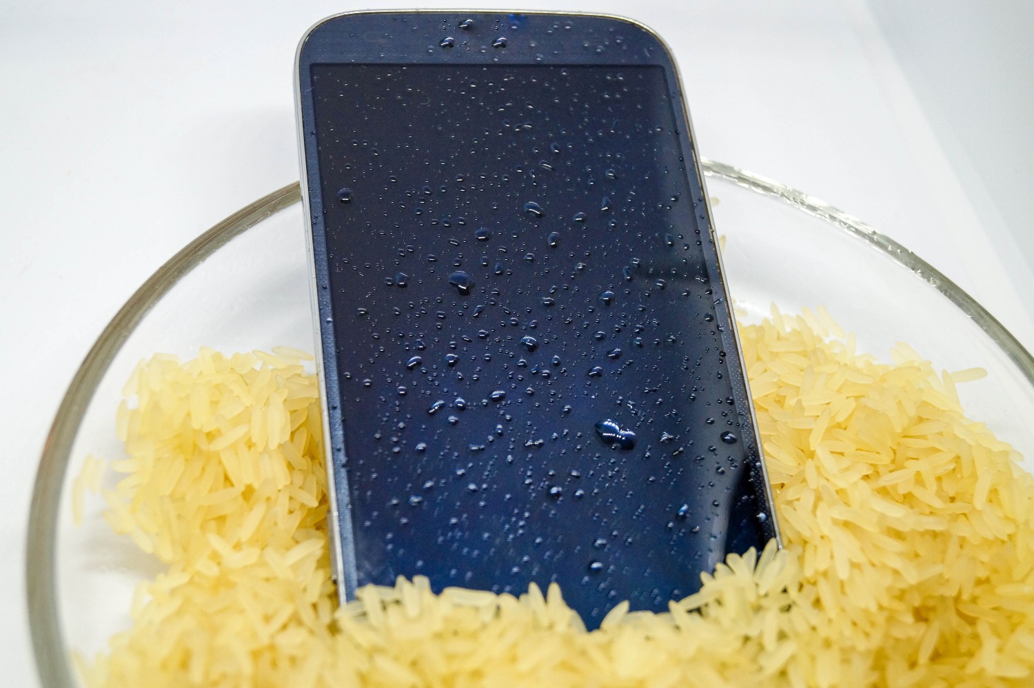how-to-know-if-phone-is-water-damaged