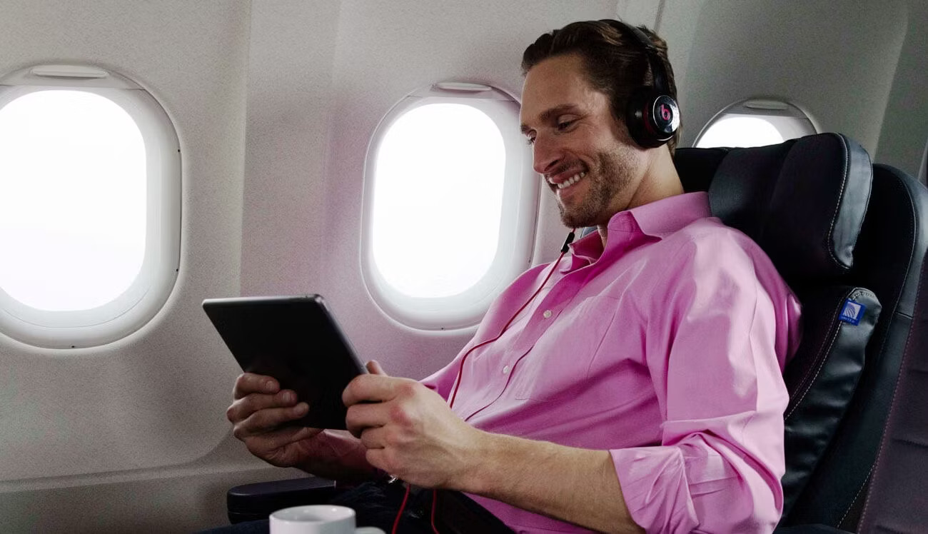 how-to-listen-to-airplane-movies-with-wireless-headphones