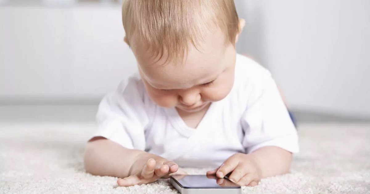 how-to-lock-phone-from-baby