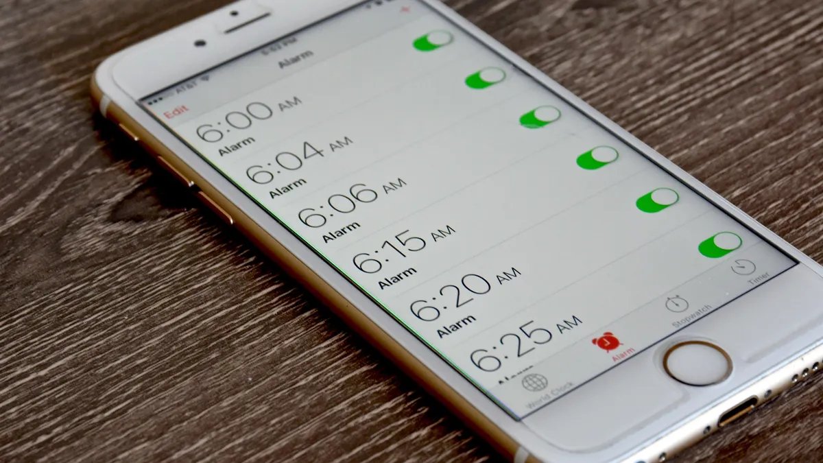 how-to-make-sure-you-dont-sleep-through-your-iphone-alarm