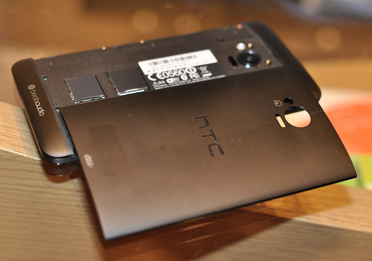 how-to-open-htc-one-phone