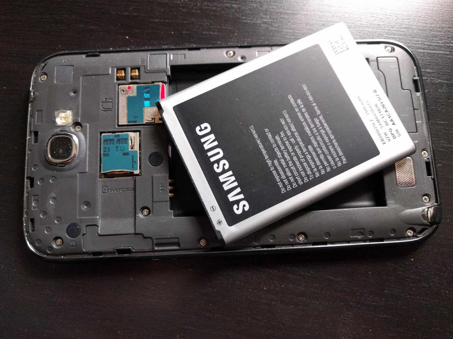how-to-open-the-back-of-an-android-phone