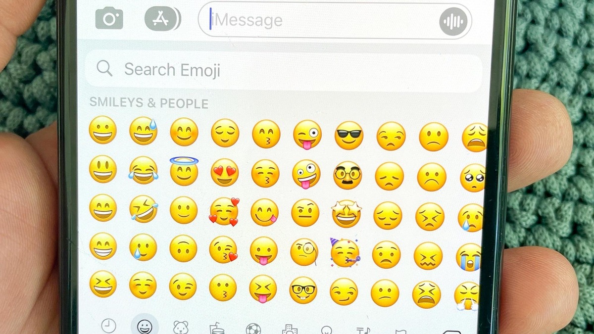 how-to-quickly-find-the-right-emoji-for-iphone-messages-ios-15-update