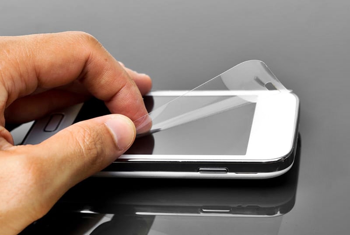 how-to-remove-a-screen-protector-from-a-cell-phone