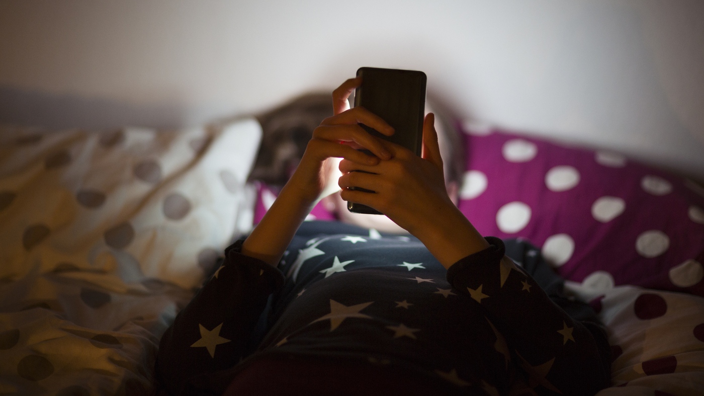 how-to-stop-your-parents-from-taking-your-phone-at-night