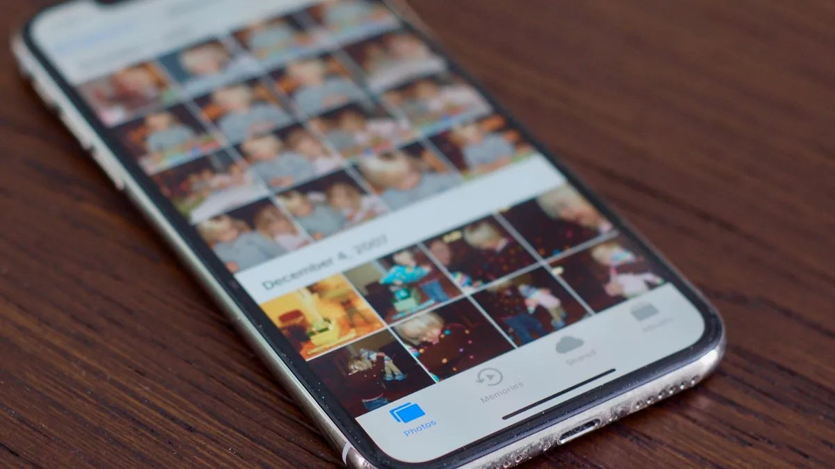 how-to-swipe-down-on-a-photo-to-return-to-album-view