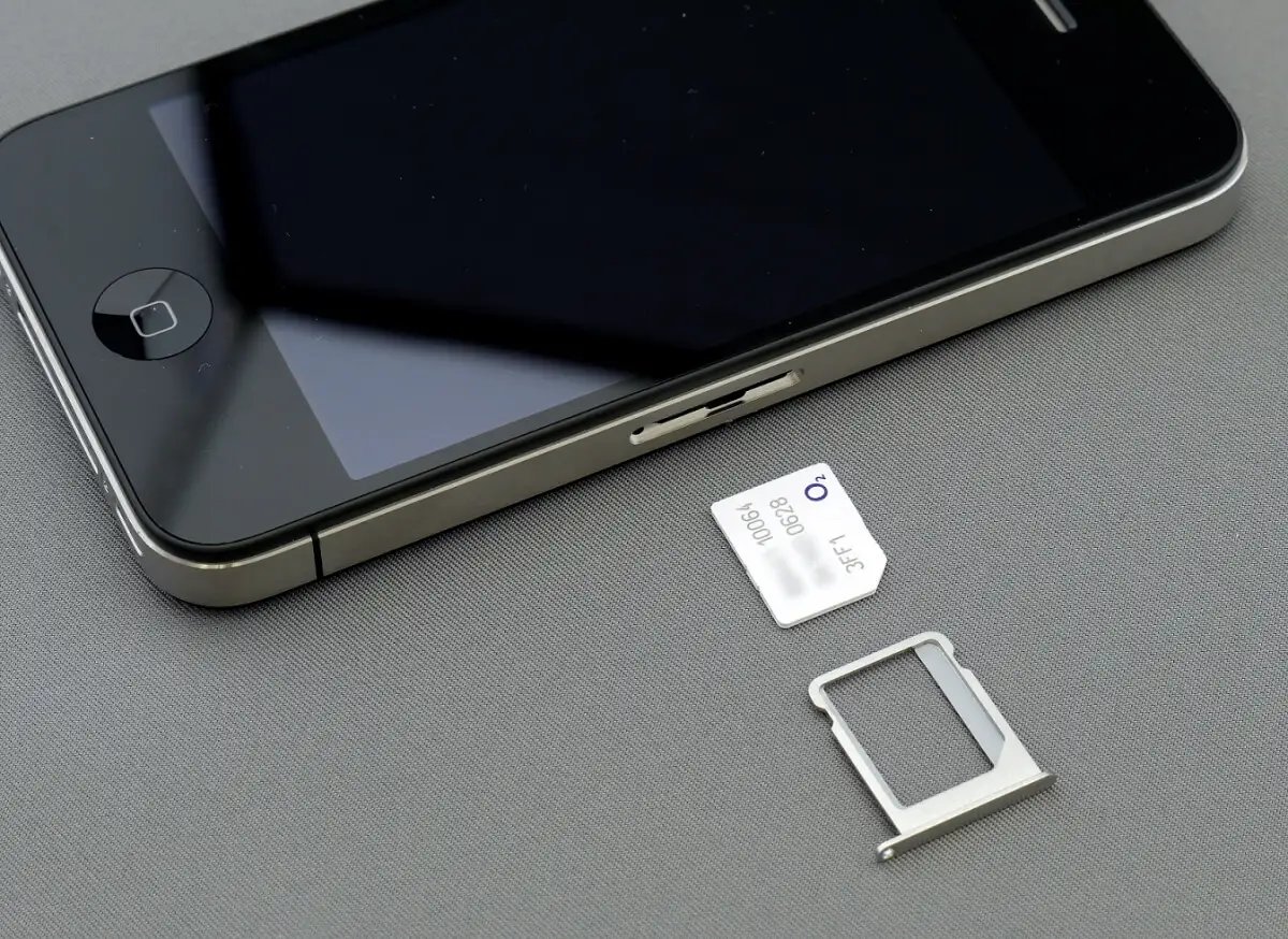 how-to-switch-sim-card-on-iphone
