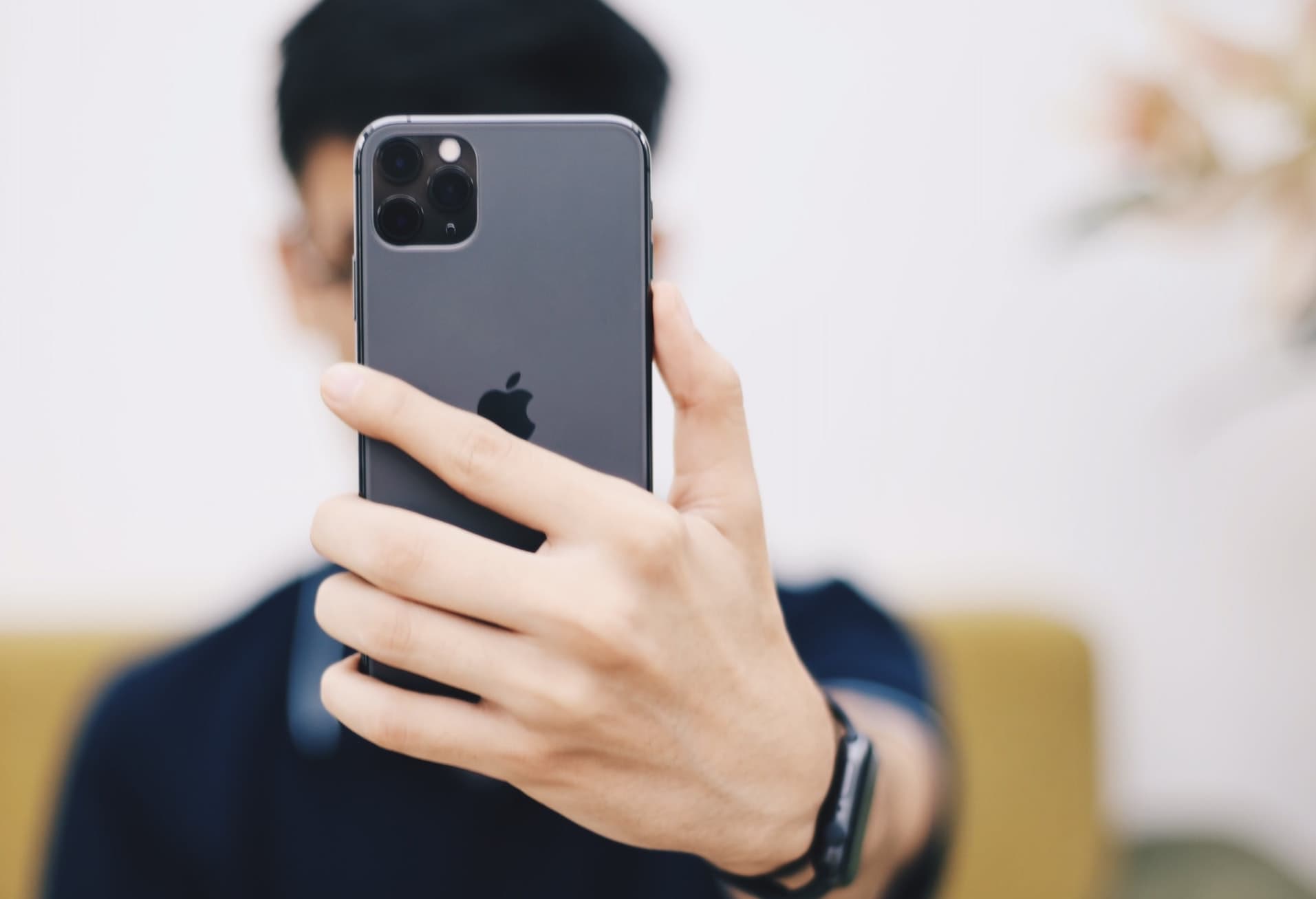 How To Take A Good Selfie With iPhone | CellularNews