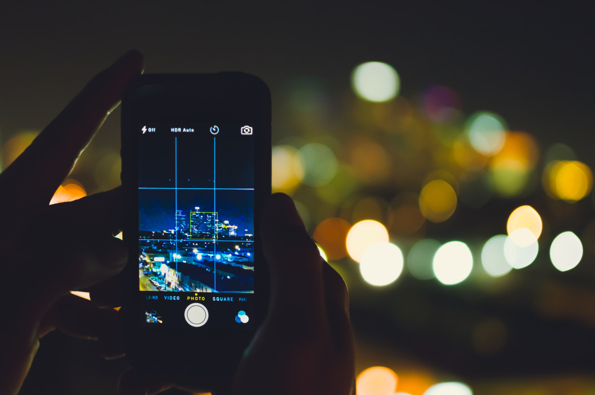 how-to-take-pictures-in-the-dark-with-phone