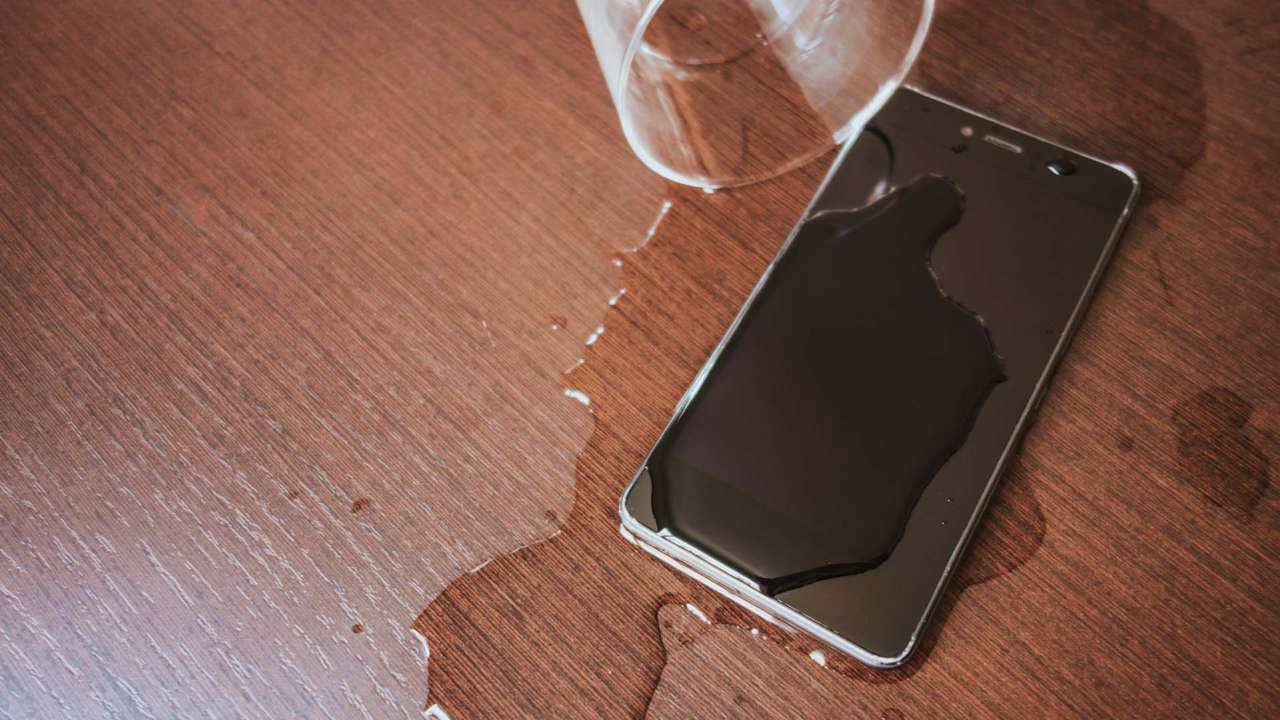 how-to-tell-if-phone-has-water-damage