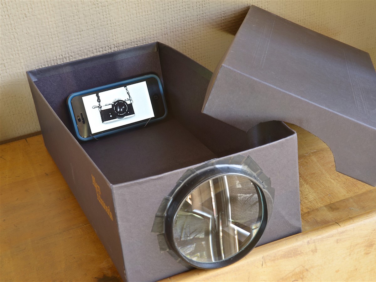 how-to-turn-your-phone-into-a-projector-without-a-magnifying-glass