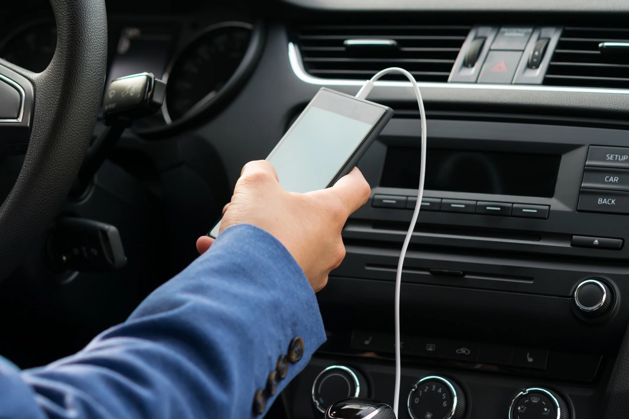 how-to-use-aux-in-car-with-phone