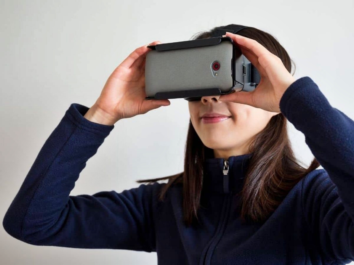 how-to-use-onn-virtual-reality-smartphone-headset