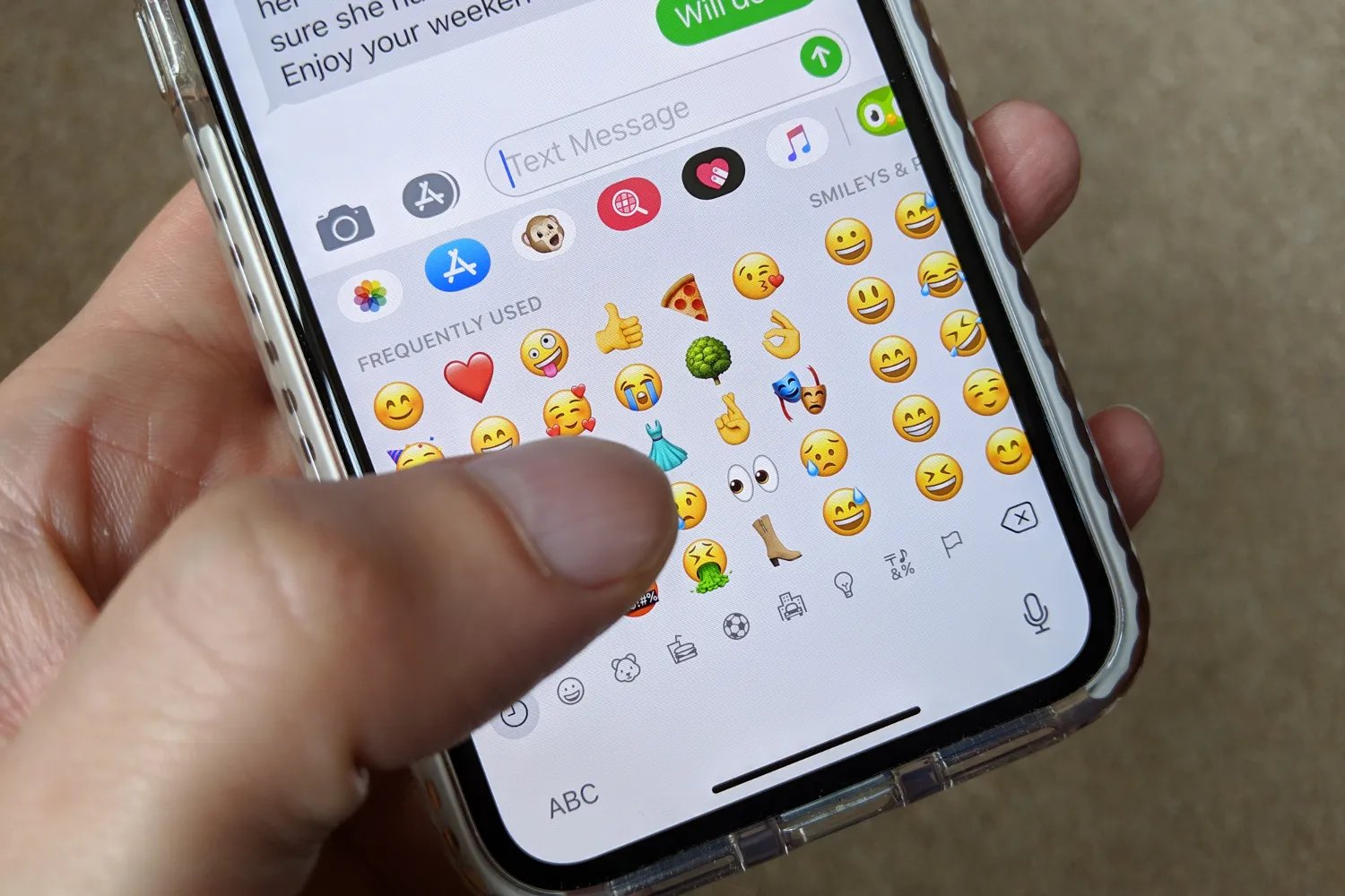 how-to-use-the-diverse-emoji-keyboard-on-the-iphone-ipad