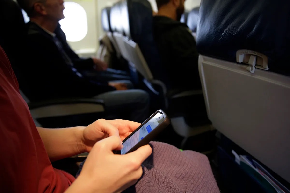 how-to-use-your-phone-on-a-plane