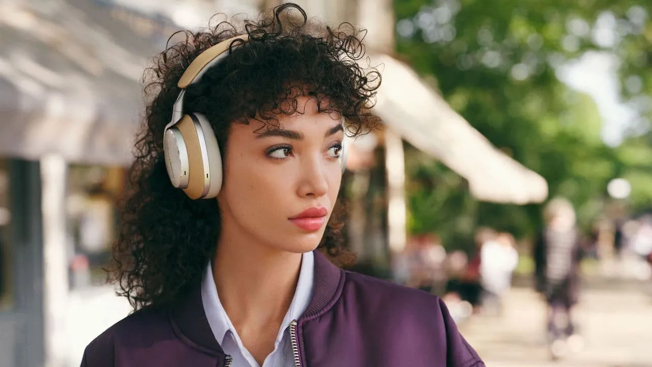 how-to-wear-wireless-headphones