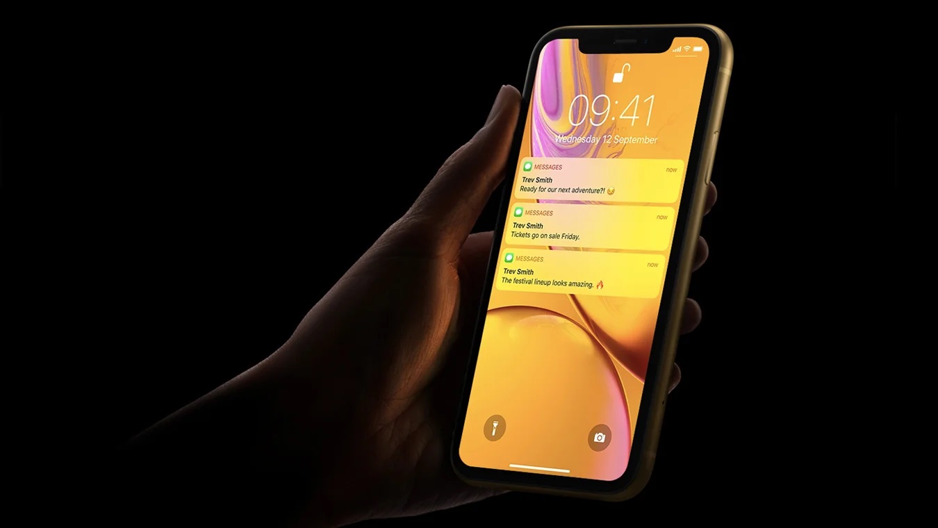 iphone-se-4-to-get-a-big-display-with-a-notch