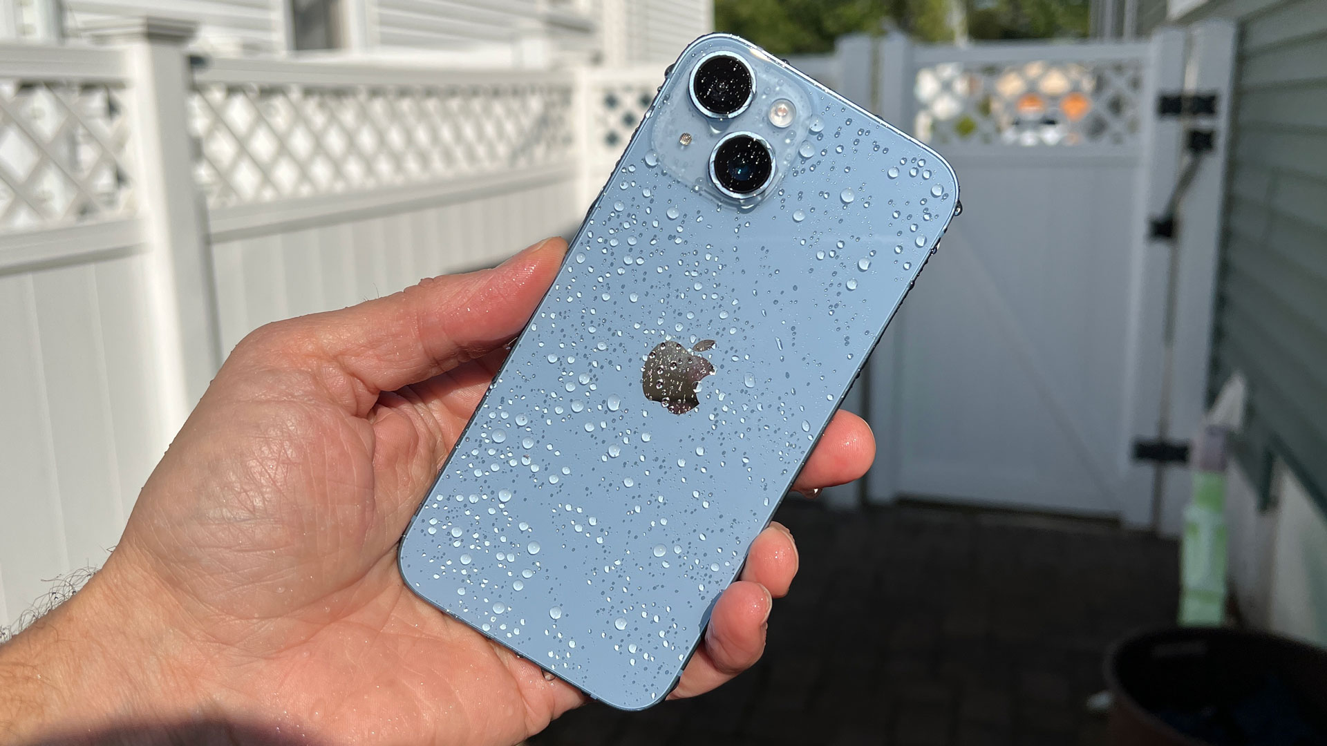 is-the-iphone-14-waterproof-2023