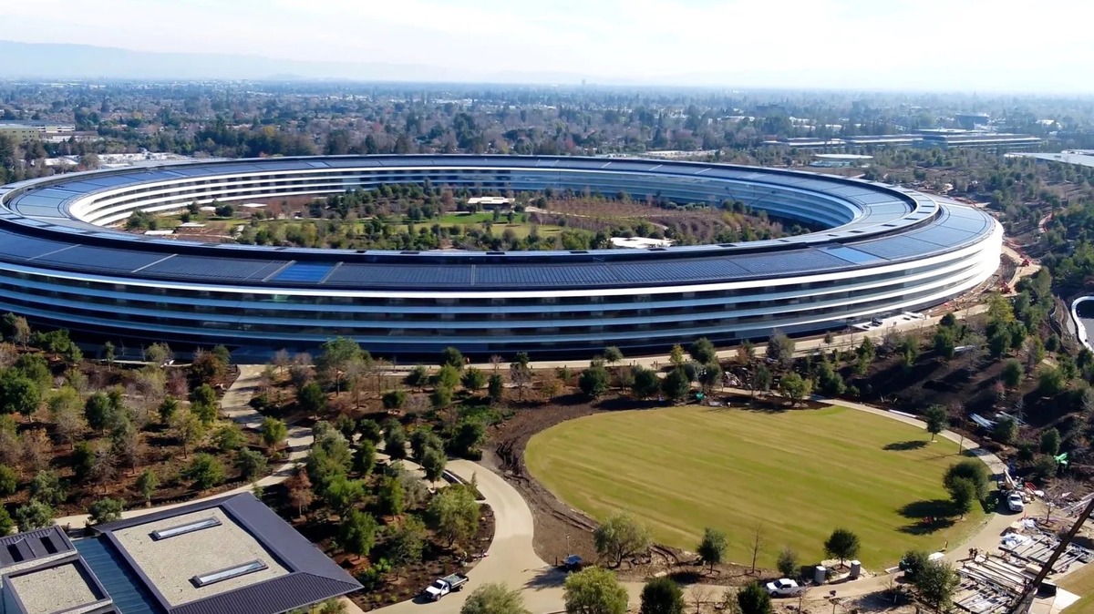 meet-apple-park-the-175-acre-apple-campus-with-a-spaceship-epicenter-steve-jobs-theater