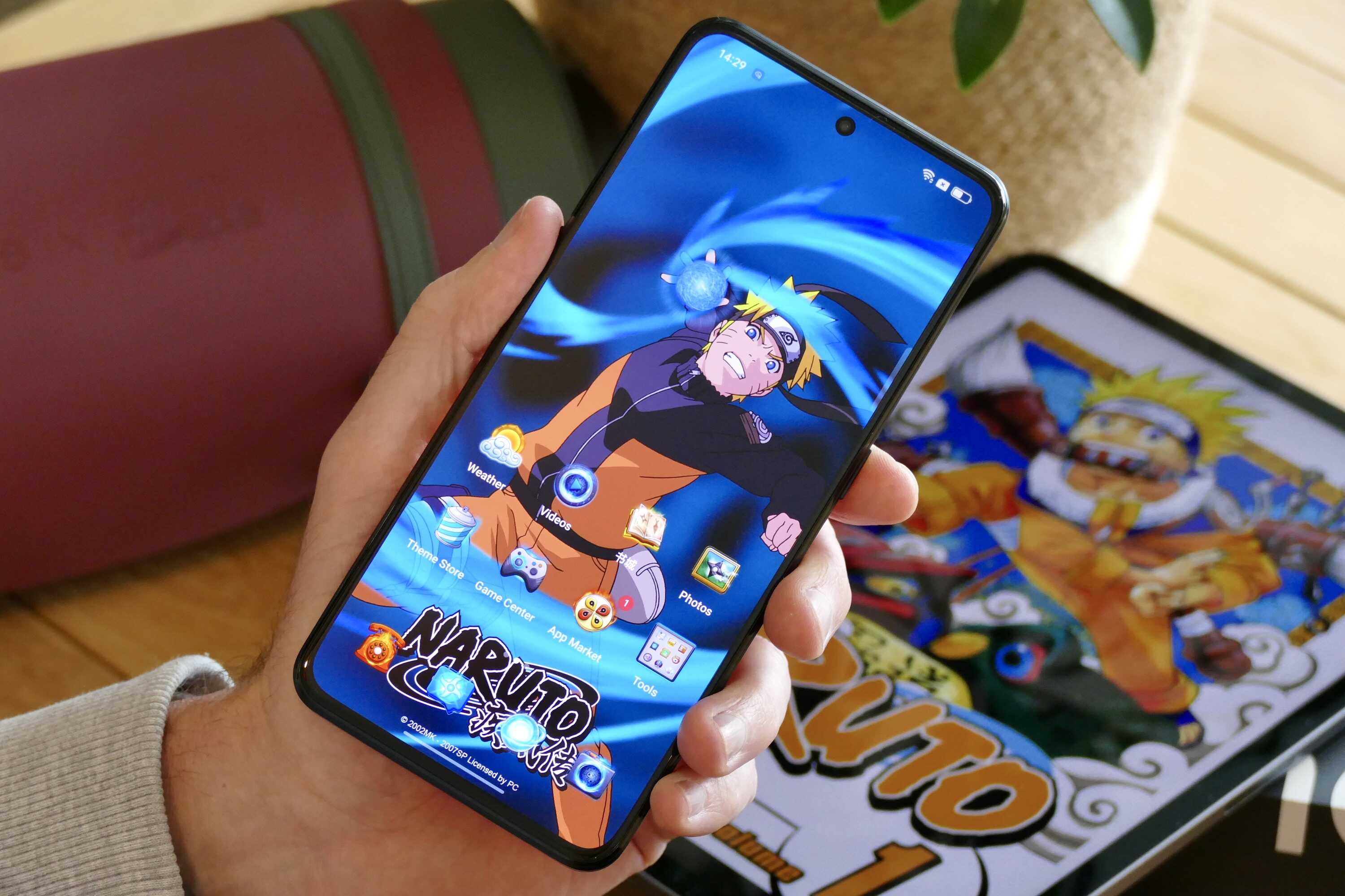realmes-naruto-special-edition-phone-is-absolutely-glorious