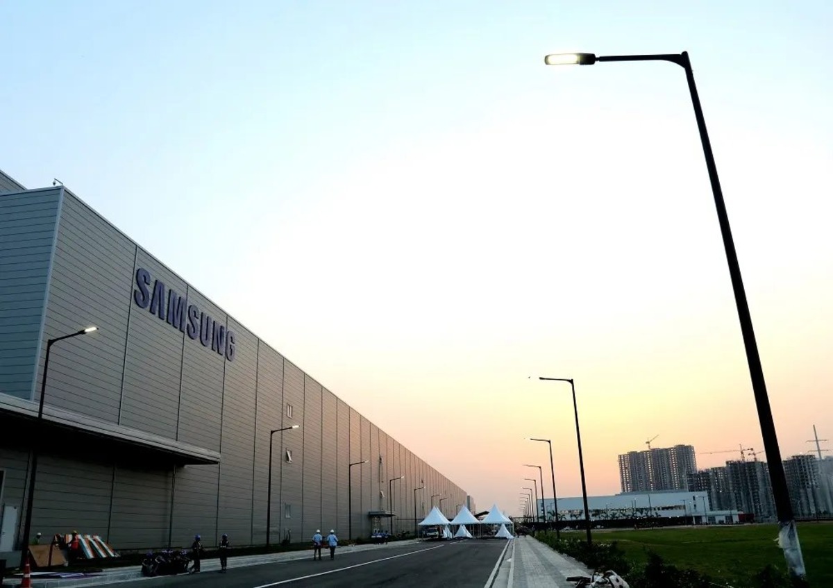 samsungs-new-noida-factory-is-the-worlds-largest-mobile-phone-manufacturing-plant
