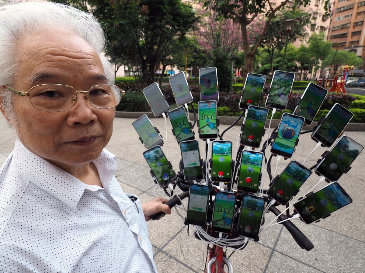 uncle-pokemon-from-taiwan-plays-pokemon-go-with-64-smartphones