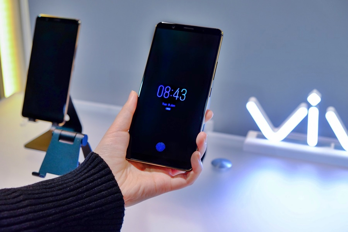 vivo-shows-off-worlds-first-phone-with-in-display-fingerprint-scanner