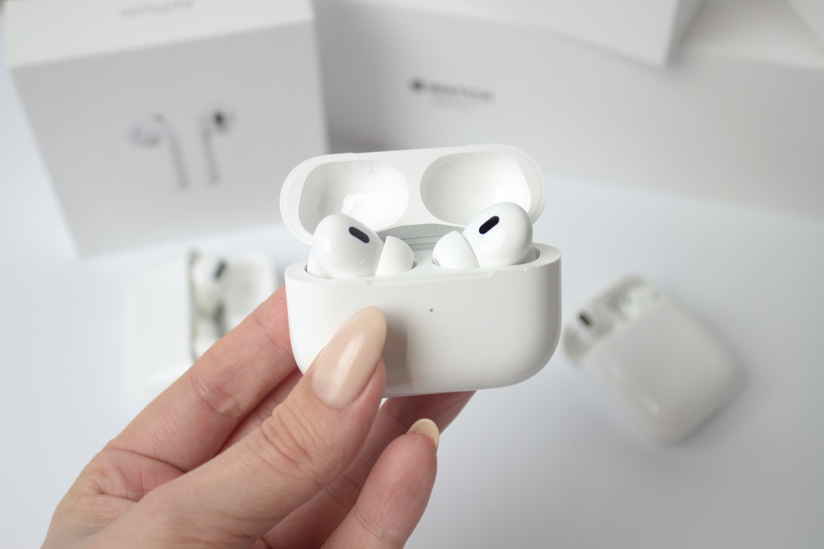 airpods-mic-not-working-try-these-6-tips-2023