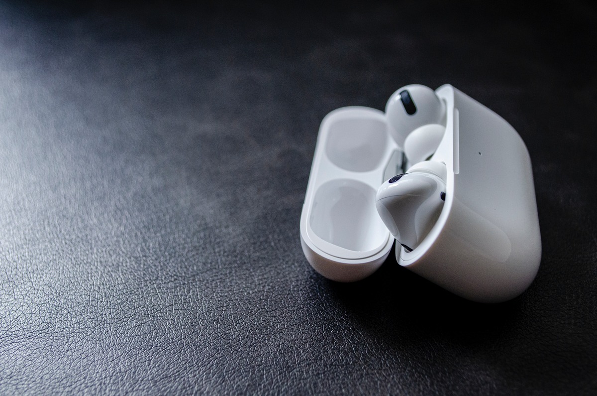 airpods-not-charging-try-these-12-tips-2023