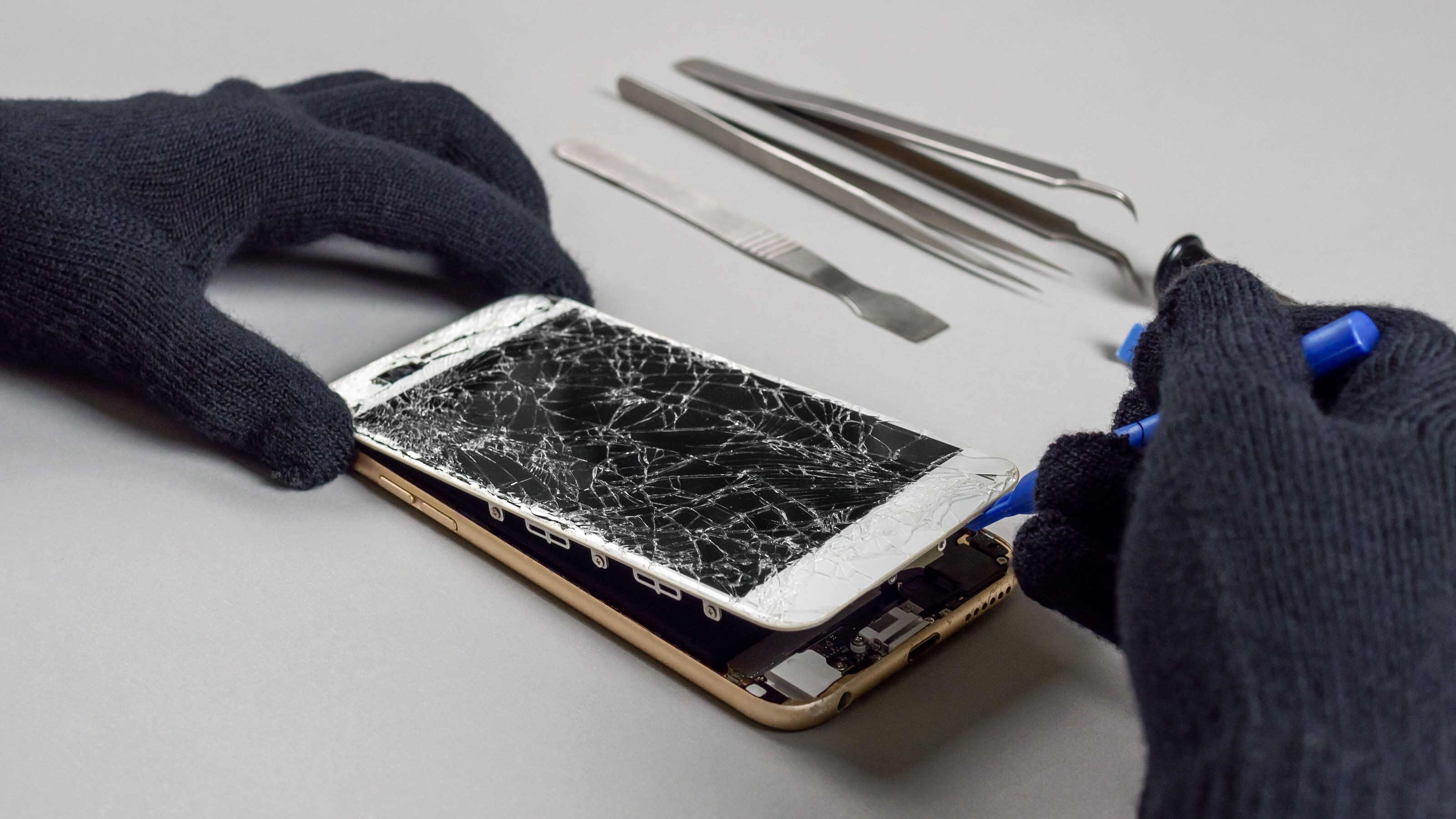 amex-adds-1600-phone-damage-protection-to-its-credit-cards