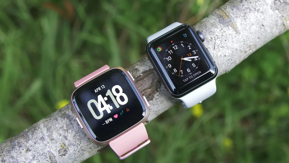 apple-watch-series-6-vs-fitbit-versa-3
